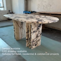 Table à manger sur mesure en marbre Calacatta naturel moderne, plateau ovale, base à lattes, 6 places, table de cuisine, décoration de villa et d'hôtel