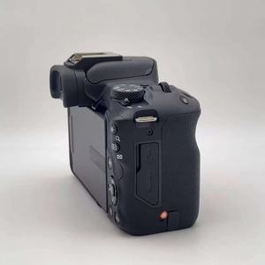 Appareil photo hybride <span class=keywords><strong>Canon</strong></span> <span class=keywords><strong>R50</strong></span> d'occasion, appareil photo hybride <span class=keywords><strong>R50</strong></span> d'occasion avec batterie et chargeur, appareil photo hybride avec transfert Wi-Fi - Product Image 3