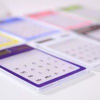 Calculatrice d'entreprise en plastique avec logo personnalisé, impression de logo, alimentation solaire, affichage LED 8 chiffres, ultra-fine, transparente
