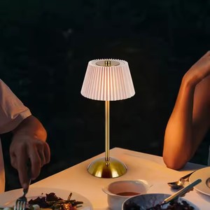 Nieuwe Draadloze Tafellamp Oplaadbare Stof Metalen Bureaulamp Met Geplooide Kap Voor Thuisbar - Product Image 3