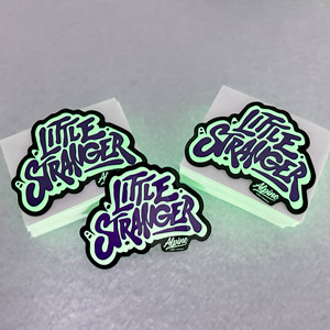 Pegatinas Adhesivas Personalizadas con Logotipo Impermeable, Luminosas en la Oscuridad, Recortadas a Troquel - Product Image 1