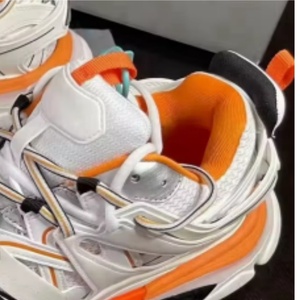 Chaussures de sport de haute qualité, élégantes et respirantes - Track3.0. Chaussures de marche rétro, tendance, surdimensionnées et luxueuses. - Product Image 3