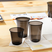 Gobelets en plastique jetables Couvercles plats en forme de dôme Logo personnalisé 90mm Gobelets durs en PP noir pour thé à bulles chaud et froid Autres boissons