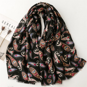 Scialli in viscosa stampati con motivo floreale a forma di fiore stile retrò stile femminile <span class=keywords><strong>elegante</strong></span> anacardi sciarpe glitterate in lamina d'oro - Product Image 3