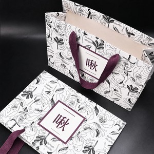 Sac cadeau en papier miniature avec logo personnalisé, papier cartonné blanc, emballage cadeau avec poignée en ruban pour vêtements, bijoux - Product Image 2