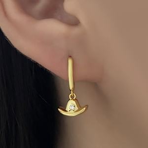 Boucles d'oreilles tendance en gros pour femmes, plaquées or 18 carats, bijoux style chapeau de cowboy, boucles d'oreilles Huggies - Product Image 6