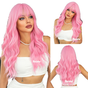 Perruque pas chère pour <span class=keywords><strong>femme</strong></span>, <span class=keywords><strong>cheveux</strong></span> longs bouclés roses style Qi Bangs, grandes ondulations, styles brésiliens et vietnamiens, directement de l'usine - Product Image 2