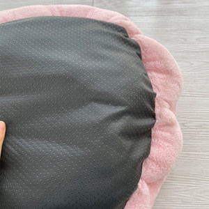 เตียงสัตว์เลี้ยงสีชมพูแบบคลาสสิก ทรงกลม นุ่มพิเศษ อุ่นสบาย ถอดซักได้ พกพาสะดวก สำหรับแมวและสุนัข ใช้ได้ทุกฤดู ภายในบ้าน - Product Image 5