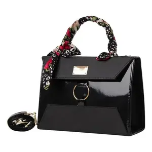 Sac à main en cuir noir pour femme Fana Minerva, forme rectangulaire, deux poignées, décoration chaîne, style décontracté, usage quotidien - Product Image 3