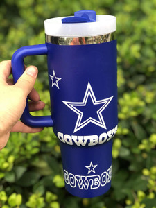 Tasses de voyage personnalisées à impression Cowboys de l'équipe de football 40oz gobelets Cowboys en acier inoxydable avec poignée - Product Image 2