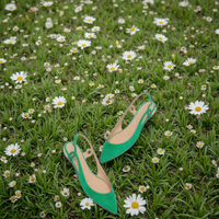 Fabricant de chaussures pour femmes sandales plates personnalisées grande taille en cuir suédé vert bout pointu Slingback femmes chaussures plates personnalisées 2025