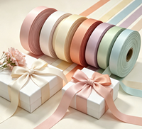 Ruban en satin mat double face de luxe à bords tissés, doux et lisse, couleurs personnalisées avec logo pour cadeaux, gâteaux, fleurs, vêtements et décorations de fête