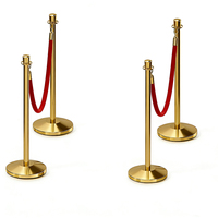 Barrières de file d'attente de luxe en corde de velours rouge et acier inoxydable doré pour les zones VIP du tapis rouge de mariage