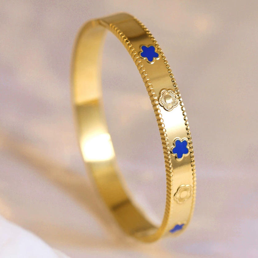 Fleur à cinq feuilles en époxy bleu