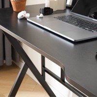 Bureau d'ordinateur moderne et simple avec plateau en PVC et panneau de densité pour la maison, l'étude, le travail et l'e-sport, modèle HD-SR-10