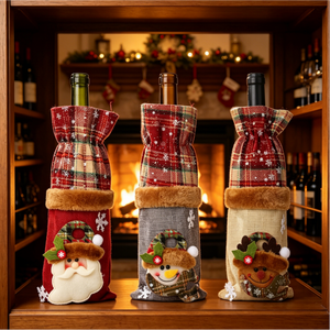 Décoration de table de fête de Noël originale, design Père Noël, bonhomme de neige, renne, porte-bouteille de vin de Noël, housse de bouteille de vin de Noël - Product Image 1