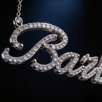 Collier personnalisé avec nom en acier inoxydable, lettres en cursive pavées de cristaux, pendentif plaque nominative personnalisée, cadeau pour femme, bijoux
