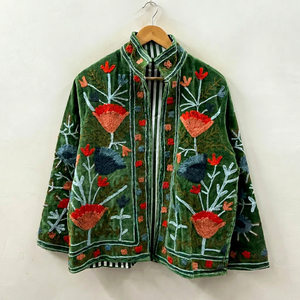 Chaqueta Bohemia de Terciopelo Verde con Bordado Floral a Mano, Cuello Alto Mandarín, Estilo Vintage, Abrigo de Invierno - Product Image 1
