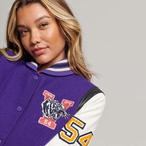 Veste universitaire à col pour femme en gros, personnalisable avec patch en chenille et manches en cuir, style baseball - Product Image 3