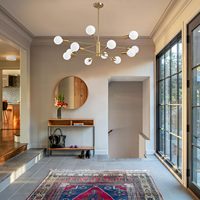 Lámpara de Araña Senfey de 12 Luces, Cristal Negro, Base para Bombillas E12, Altura Ajustable, Estilo Industrial de Mediados de Siglo, para Uso en Hoteles