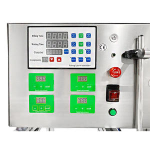 เครื่องบรรจุของเหลวอัตโนมัติขนาดเล็กแบบหลายหัวปรับแต่งได้ พร้อมสายพานลำเลียงสำหรับจ่ายเครื่องดื่มแอลกอฮอล์ ปั๊ม 3 หัว - Product Image 3