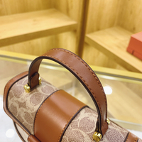 Sac à bandoulière de style décontracté pour femmes avec design vintage français, forme de selle large, version petite poignée carrée luxueuse
