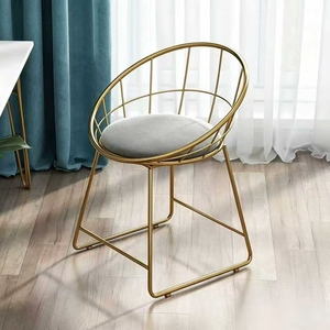 Chaise ronde en métal doré avec coussin rose, meubles contemporains pour chambre à coucher et salon - Product Image 4