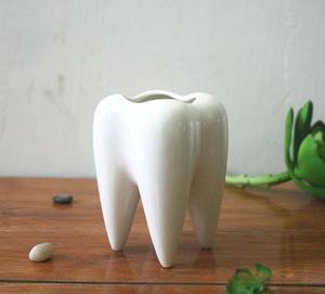 Portaplumas/Lápices/Velas/Cepillos <span class=keywords><strong>de</strong></span> Dientes/Plantas <span class=keywords><strong>de</strong></span> Cerámica Multifuncional con Forma <span class=keywords><strong>de</strong></span> <span class=keywords><strong>Diente</strong></span>, Creativo, Personalizado, Duradero y Conveniente para Baño - Product Image 1