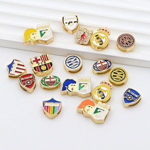 HP0322 Dijes de Club de Fútbol Chapados en Oro de 18K, Abalorios Esmaltados de Equipos de Fútbol AC Milan/<span class=keywords><strong>Barca</strong></span>/MU/Arsenal para Pulseras y Collares DIY - Product Image 1