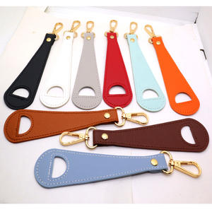 Clip para Sombrero de Viaje al por Mayor, Hecho de Cuero Sintético y Zinc, Sujeta Sombreros a Mochilas y Equipaje - Product Image 2