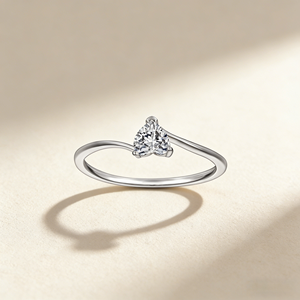 Anillo Minimalista con Corte de Corazón, Anillo de Plata de Ley con Corazón de Circonita Cúbica, Anillo de Compromiso Delicado para Mujer - Product Image 1