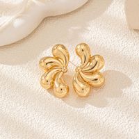 Anting Tusuk Geometris Bentuk Bunga Empat Kelopak Berlapis Elektroplating, Anting Wanita Mewah Ringan dan Stylish