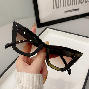 Drop Shipping <span class=keywords><strong>occhiali</strong></span> <span class=keywords><strong>da</strong></span> <span class=keywords><strong>sole</strong></span> moda Cat Eye <span class=keywords><strong>da</strong></span> donna Vintage oversize stile Cateye <span class=keywords><strong>occhiali</strong></span> <span class=keywords><strong>da</strong></span> <span class=keywords><strong>sole</strong></span> quadrati per donne UV400 protezione - Product Image 3