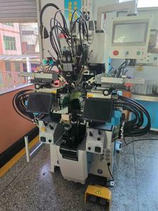 Machine à fabriquer des chaussures <span class=keywords><strong>Adidas</strong></span>-sneakers, machine automatique informatisée <span class=keywords><strong>de</strong></span> collage et <span class=keywords><strong>de</strong></span> cimentage, machine <span class=keywords><strong>de</strong></span> formage des talons et des côtés. - Product Image 4