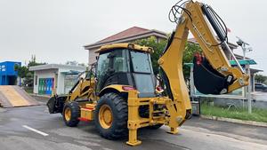 Una Macchina Sostituisce Due Unità: Escavatore Compatto Cat 420F per Ristrutturazioni Urbane e Costruzione di Infrastrutture Agricole - Product Image 5