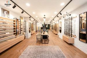 Meubles et vitrines sur mesure pour magasins d'optique |   Vitrines de luxe pour lunettes de soleil et solutions de mobilier d'intérieur pour la vente au détail - Product Image 3
