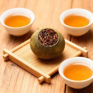 Teebauern sammeln direkt Yunnan Pu'er und Guangdong Xinhui Xiaoqing Orangen, um eine authentische Qualität zu gewährleisten. - Product Image 5
