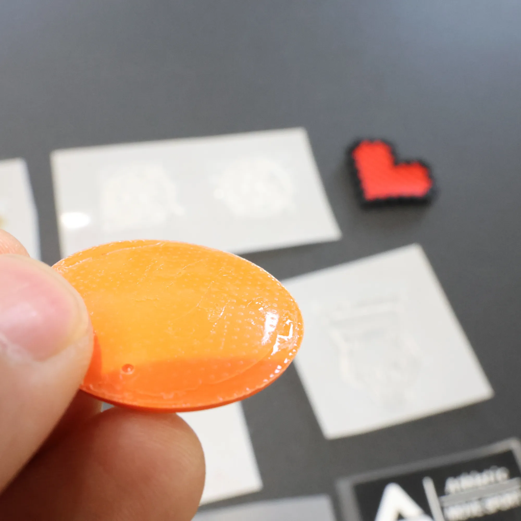 Parches de silicona para planchar, etiquetas de impresión de transferencia de calor con logotipo de protuberancia 3D personalizado para prendas de vestir