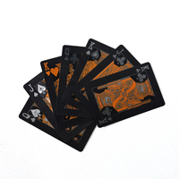 Cartes à jouer en plastique personnalisées OEM avec motif de fond en losange, impression de logo en feuille d'or, boîte en plastique pour jeux de bar