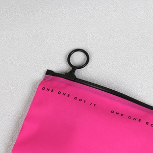 Sacs en plastique refermables personnalisés avec logo givré imprimé, recyclables, avec valve, pour l'emballage de vêtements, de chaussettes, de chaussures et de fourrures - Product Image 2