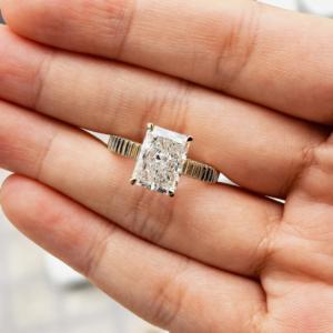 Anel de Noivado com Diamante de Laboratório Personalizado em Ouro Sólido 14k, Joia com Diamante Certificado IGI, Anel de Diamante Cultivado em Laboratório - Product Image 3