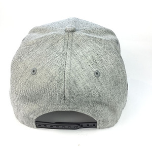 Casquette de baseball grise chinée et noire à visière plate avec logo tissé, ajustable pour hommes et femmes, style streetwear - Product Image 4