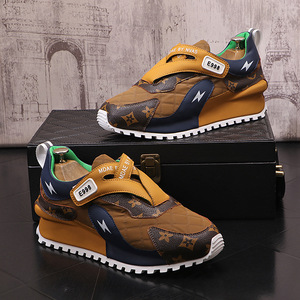 Zapatillas de lujo de diseñador de última tendencia 2026 para hombre, zapatillas casuales clásicas con suela gruesa para correr, y zapatillas de estilo casual para mujer para caminar. - Product Image 1