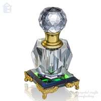 Pyramide arabe personnalisée K9 bouteilles de parfum en verre de cristal imprimé UV en forme de triangle pour les cadeaux des femmes et la décoration intérieure