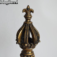 Traditionele Kroon Ontwerp Hars Ambachten Elegante Fleur De Lis Kruisversiering Voor Tafelblad Decor