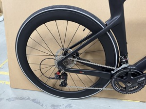 Vélo de route en <span class=keywords><strong>fibre</strong></span> de carbone R10pro 700C, 22 vitesses, frein à disque hydraulique, roues en carbone de 50 mm, 9,2 kg, aérodynamique, course - Product Image 4