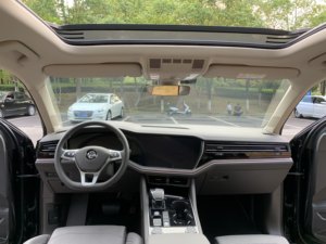 Volkswagen <span class=keywords><strong>Touareg</strong></span> <span class=keywords><strong>essence</strong></span> 5 places SUV modèle 2019 d'<span class=keywords><strong>occasion</strong></span> pour l'exportation avec conduite à gauche - Product Image 4