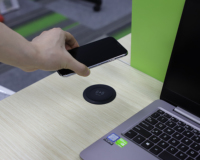 Meubles intégrés de bureau Chargeur sans fil rapide Table 10W Chargement sans fil Bureau intelligent Utilisation pour téléphone portable