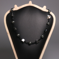Collier en coquillage noir naturel pour femme Collier ras du cou perlé en forme de chat naturel Énergie de guérison Collier en pierre semi-précieuse