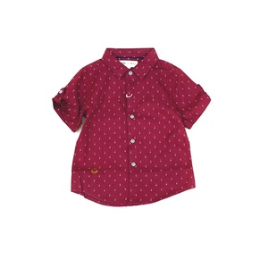 เสื้อเชิ้ตลำลองเด็กชายกระดุมสีแดงพร้อมตกแต่งลายจุดสีดำและเสื้อคอตตอนแขนสั้นสำหรับฤดูร้อน - Product Image 2